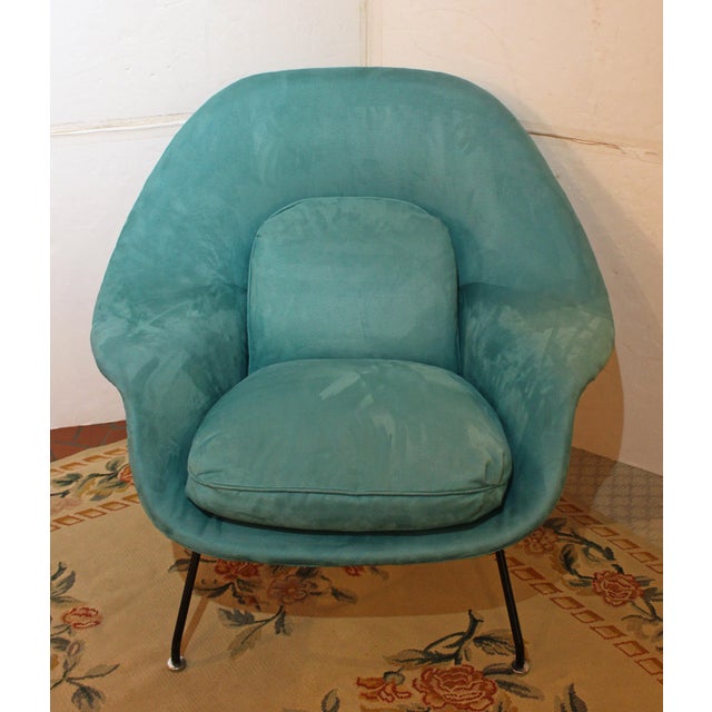 Mid-Century Modern Circa 1960 American Eero Saarinen Womb Chair & Ottoman For Sale - Image 3 of 6