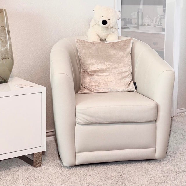 Natuzzi Giada Ivory Cream Leather Swivel Club Chair For Sale In Dallas - Image 6 of 8