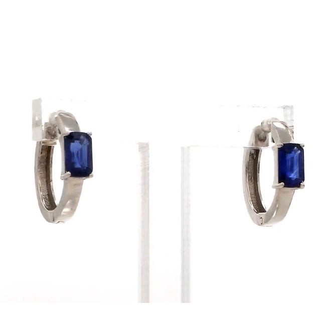 0.69 Ct Natural blue sapphire earrings in 14k gold For Sale - Image 10 of 18