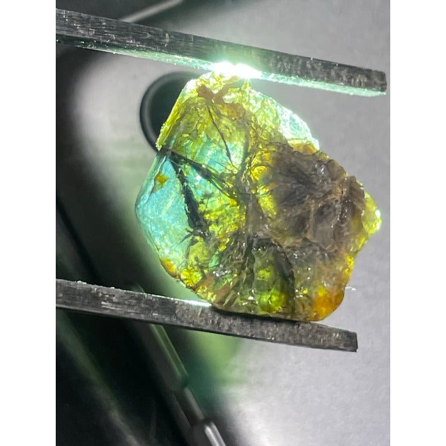 Contemporary Natural Trapiche Parti Color Untreated 13ct. Sapphire. For Sale - Image 3 of 7