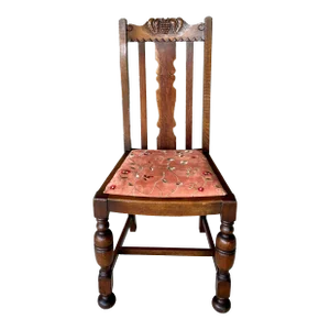Early 20th-Century English Oak Jacobean-Style Carved Grape Fiddleback Chair With Drop-in Seat