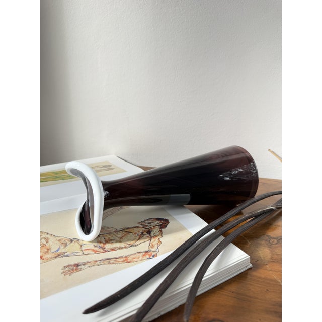 1980s Napoleon Vase in Aubergine and White Opaline by Jerzy Słuczan-Orkusz for Glassworks Tarnowiec, Poland, 1980s For Sale - Image 5 of 14