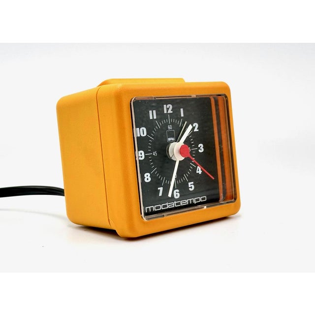 Postmodern Modatempo Table Clock from SHG, 1980s For Sale - Image 3 of 8