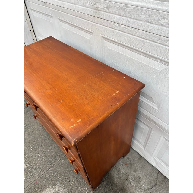 Wood Early American Colonial Revival Chest of Drawers | Vintage Wooden Dresser | Mid Century Solid Wood Bedroom Dresser | Vintage Maple Dresser For Sale - Image 7 of 12