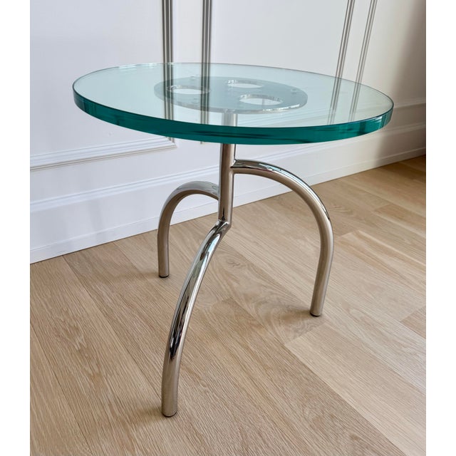 Iconic 1980s Stanley Friedman for Brueton "Spyder" Tripod Martini Table – Polished Stainless Steel For Sale In Chicago - Image 6 of 7