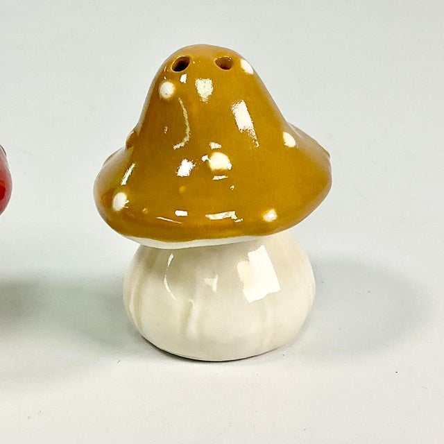 1940s Vintage Boho Chic Hollywood Regency Mushroom Salt & Pepper Shakers - A Pair For Sale - Image 10 of 11