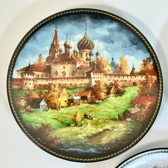 Rustic European 1991 Vintage Rustic European Boho Chic Russian Palace Decorative Wall Plates - Set of 8 For Sale - Image 3 of 13