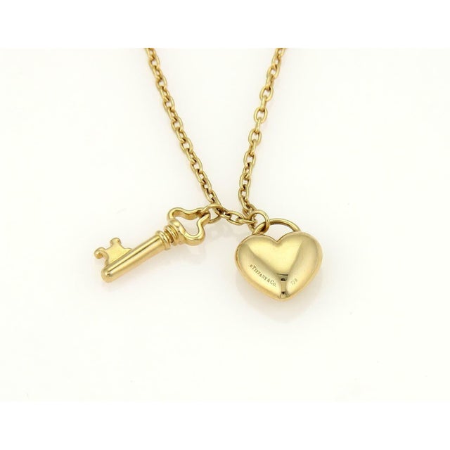 Tiffany & Co.18k Yellow Gold Puff Heart Lock & Key Pendant Necklace For Sale In Miami - Image 6 of 9