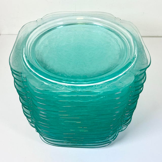 Victorian 1970s Vintage Victorian Hollywood Regency Indiana Glass Co. Recollection Dinner Plates - Set of 16 For Sale - Image 3 of 10
