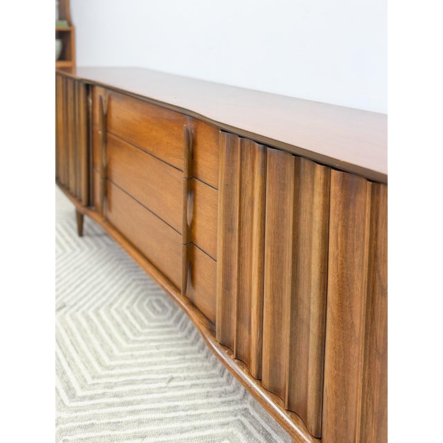 United Furniture Corporation Rare United Furniture MCM Long Dresser Intricate Wood Pulls Vintage Lowboy For Sale - Image 4 of 17