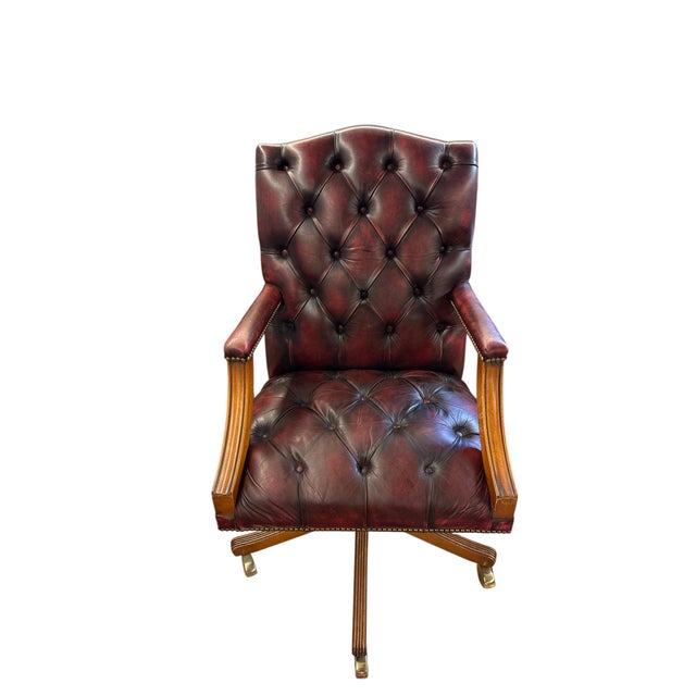 English Chesterfield-Style Swivel Armchair (Captain’s Chair) Europe, mid-20th century Classic swivel captain’s chair...