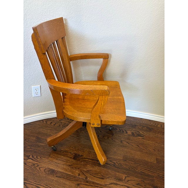 Authentic J. S. Ford, Johnson & Co. Quarter-Sawn White Oak Adjustable Swivel Office Chair, C. 1905–1915 For Sale - Image 4 of 12