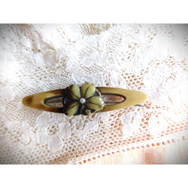 Art Deco Tan and Brown Celluloid Seed Pearl Flower Brooch Bar Pin For Sale - Image 9 of 11