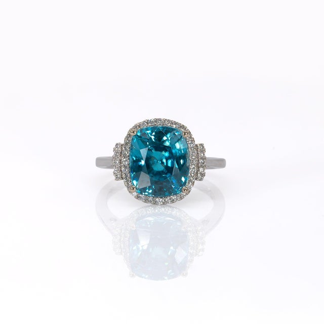 2020s 7.9Ct Blue Zircon Ring With Natural Diamond Halo: Solid 14k Gold, Size 6.75 For Sale - Image 5 of 10