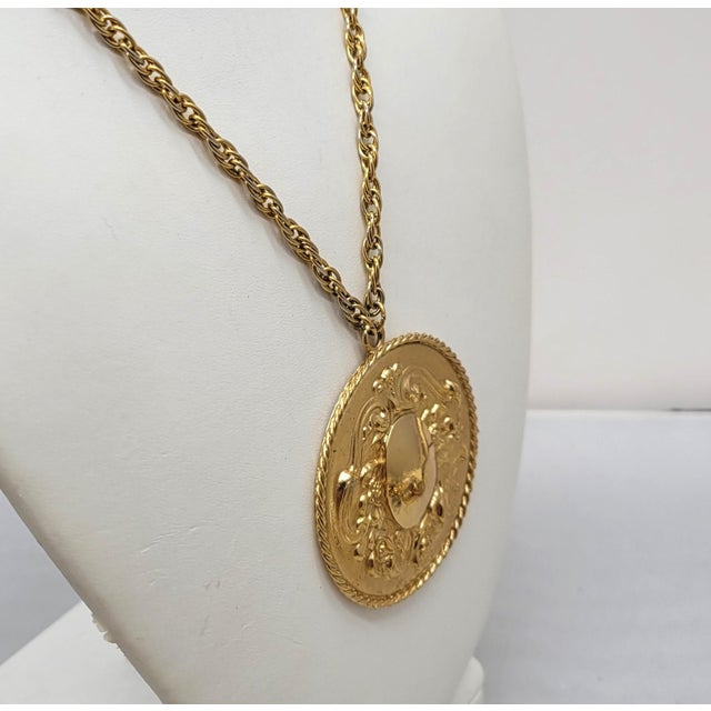 Napier Vintage 1960s Signed Napier Baroque Style Goldtone Round Pendant Necklace For Sale - Image 4 of 9