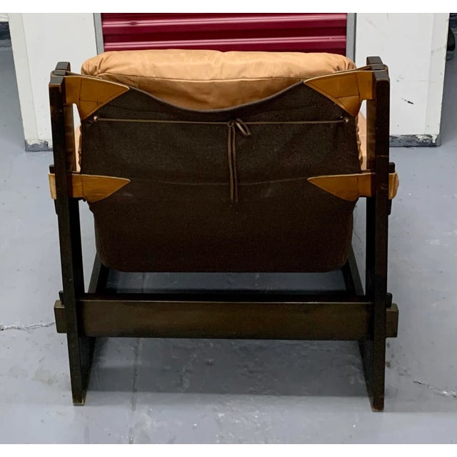 This amazing pair of lounge chairs in caramel leather. Great vintage condition, a few light patina spots to leather, nice...