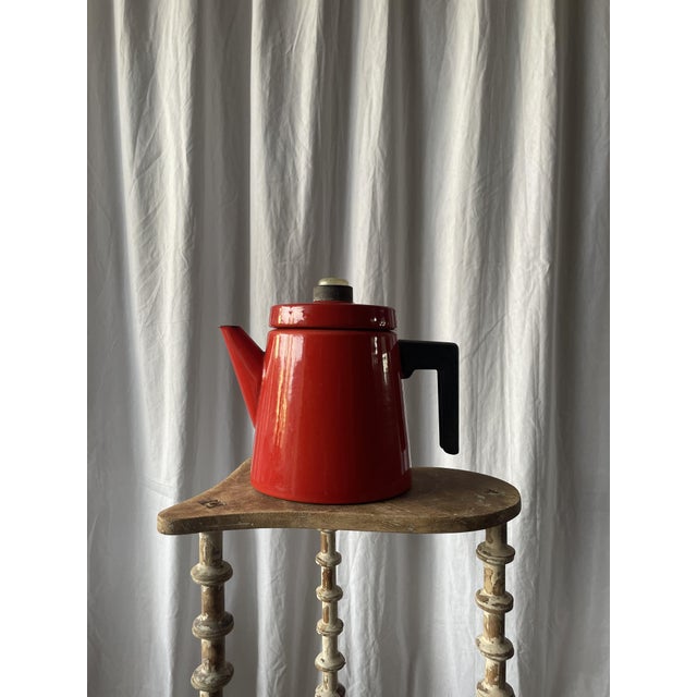 Pehtoori Nordic coffee maker by FINEL, an iconic design among Finnish vintage items. Red enameled cast iron. Cream-colored...