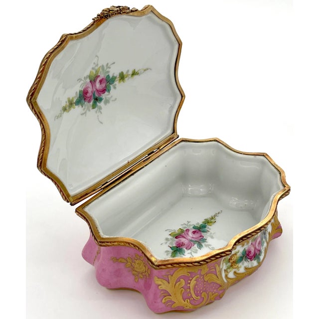 Sevres Style Pink Bombe Watteau Motif Ormolu Mounted Table Box For Sale - Image 4 of 12