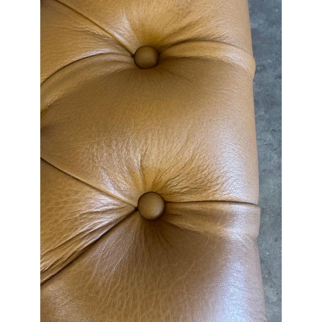 French Louis XV Style Tufted Bench - Caramel Leather For Sale - Image 13 of 14