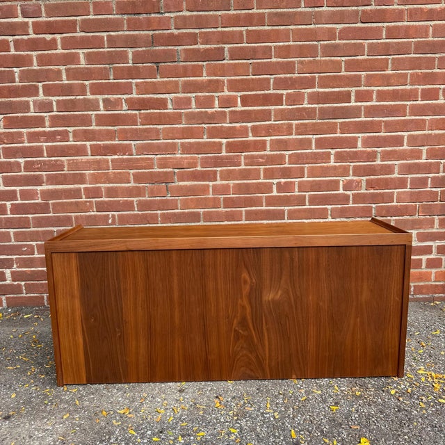 Mid 20th Century Merton Gershun for Dillingham Esprit Walnut Record Storage Bench For Sale - Image 5 of 12