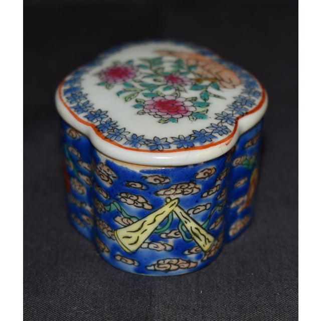Japanese Porcelain Ware Trinket Box Vintage Painted Floral Lidded Multi Lobe 50s For Sale - Image 14 of 14