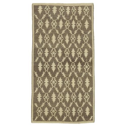 Originating from the highlands of Central Anatolia, in the historic town of Niğde, this vintage Taspinar rug embodies the...
