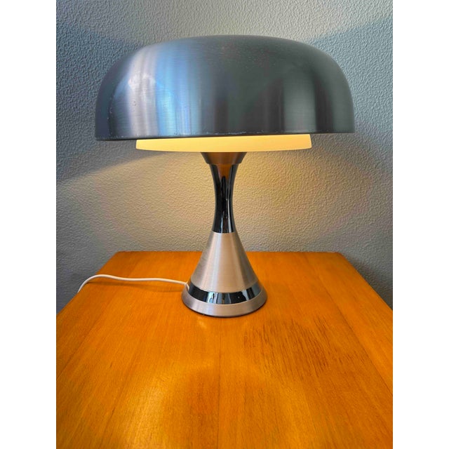 Mushroom Table Lamp in Aluminum and Chrome by Luigi Massoni for Guzzini, Italy, 1970s For Sale - Image 3 of 18
