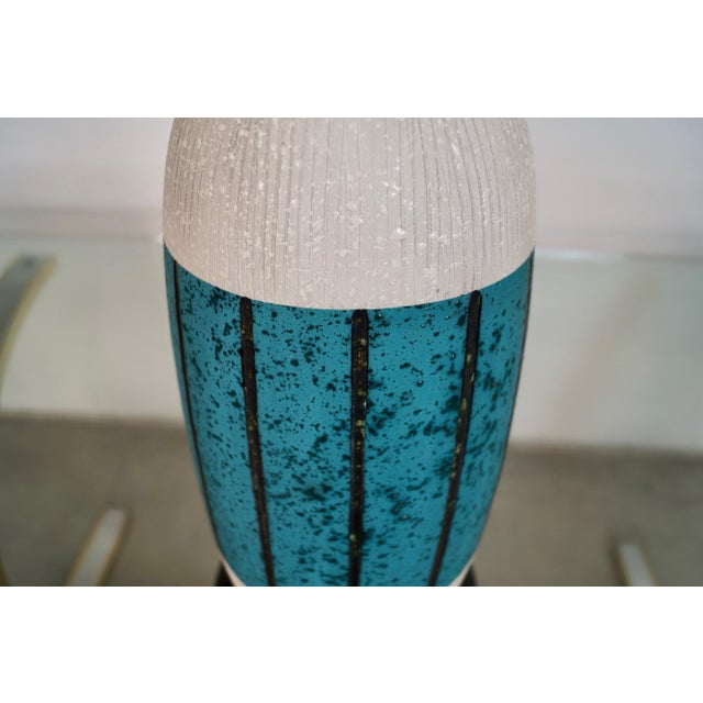 1960’s Mid-Century Modern Pottery Ceramic Table Lamp For Sale In Los Angeles - Image 6 of 12