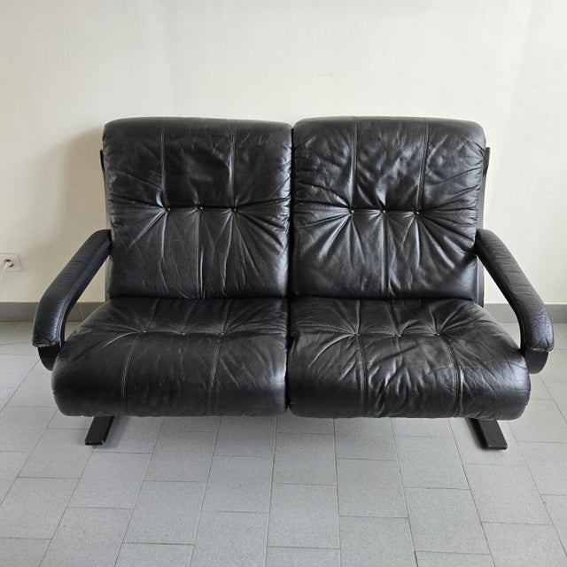 Good overall condition. Usual signs of wear, particularly on the seat cushions and front legs: see photos. Length 141 cm....