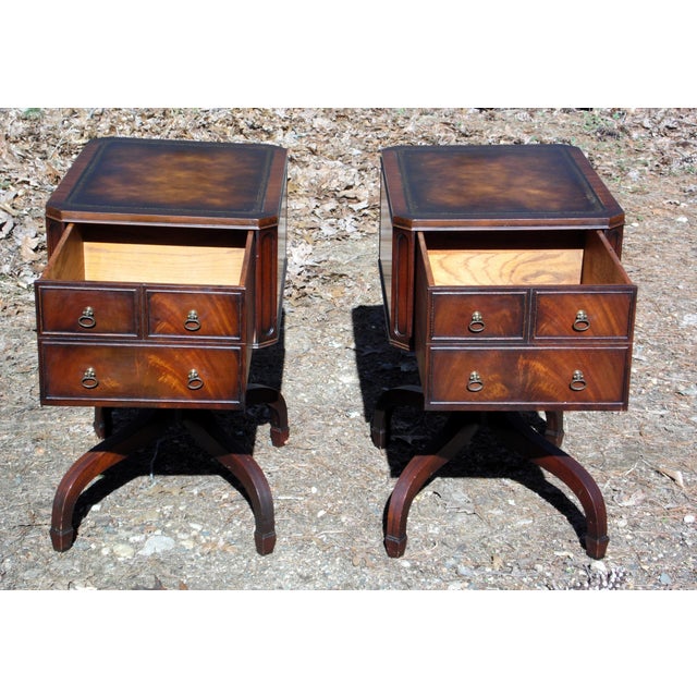 Vintage Pair Weiman Federal Regency Mahogany Leather Top End Tables
