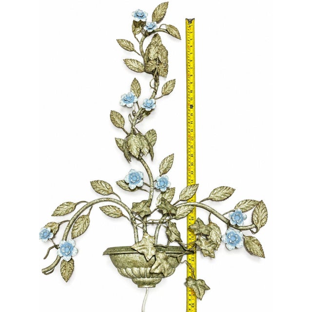 Vintage Italian Florentine Style Tole Metal Leaf Flowers Wall Sconce For Sale In Pittsburgh - Image 6 of 8