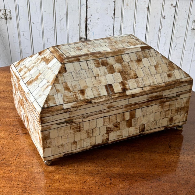 Maitland - Smith Maitland-Smith Tessellated Bone & Horn Large Jewelry Box For Sale - Image 4 of 12
