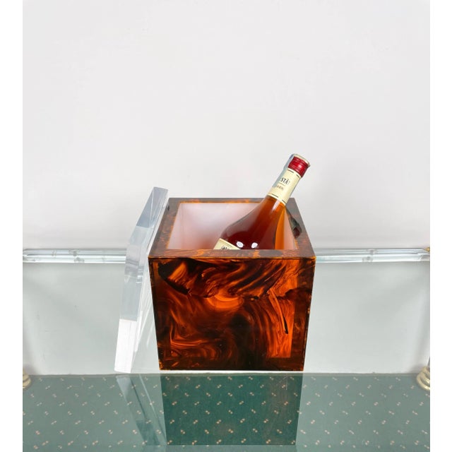 Tortoise Shell Effect Acrylic Squared Ice Bucket, Italy, 1970s For Sale - Image 10 of 14
