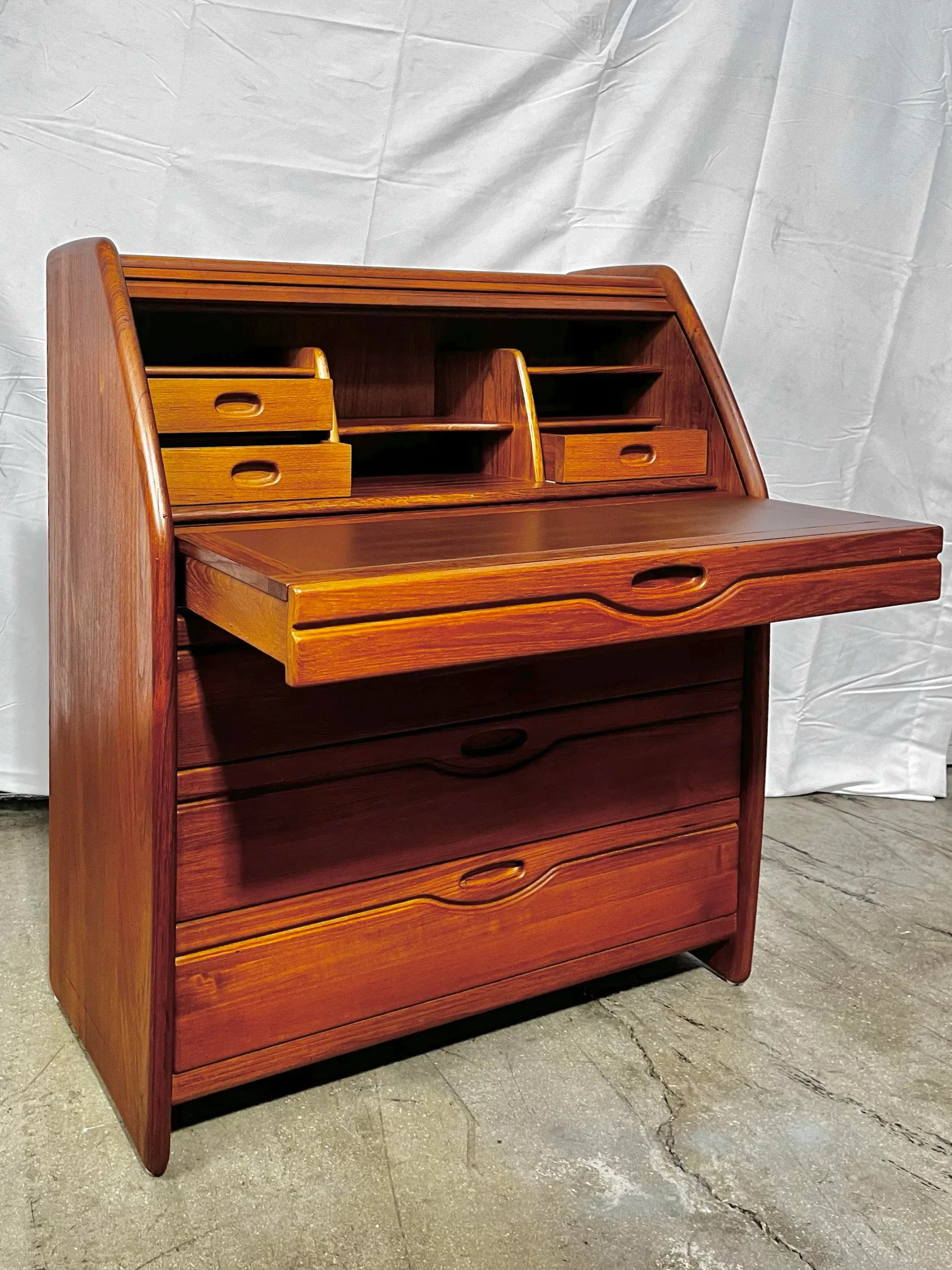 Taeko Nagai様　美品✨ アンスリード　コンストラクティブウェーブ　38 Danish Mid Century Modern Tambour Roll-Top Secretary Desk | by