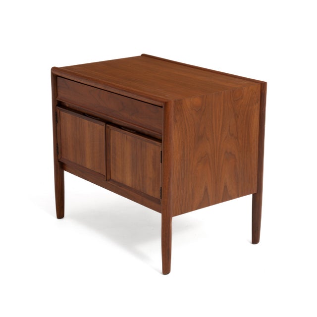 1960s Mid Century Barney Flagg Drexel Parallel Walnut End Table Nightstand 1961 For Sale - Image 5 of 13