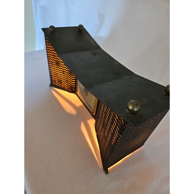 MCM Atomic Bowtie Clock With Accent Lighting, United Clock Corperation For Sale - Image 4 of 7