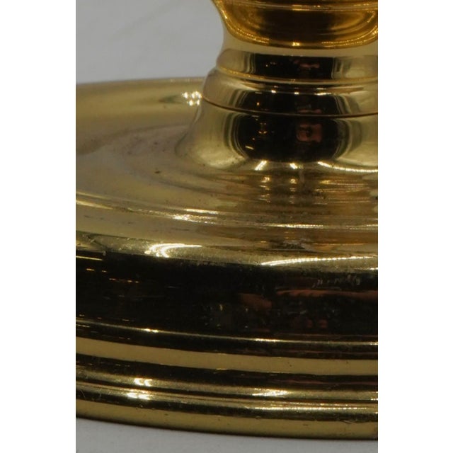 1980s Pair of Virginia Metalcrafters Colonial Williamsburg Brass Candlesticks For Sale - Image 5 of 7