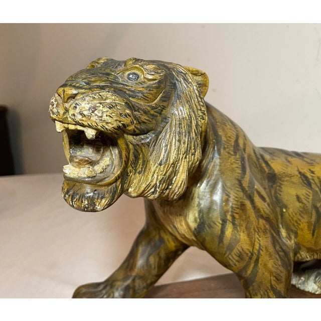 This high quality antique Japanese tiger sculpture is a stunning work of art from the Meiji period. The hand-carved wooden...