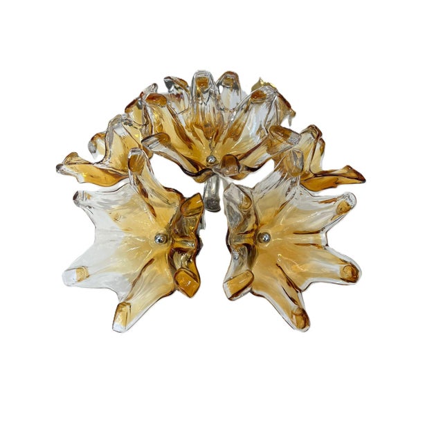 Vintage 1970s Murano glass ceiling lamp attributed to Venini. Murano glass flowers and chrome base. 1 light. Height: 21 cm...