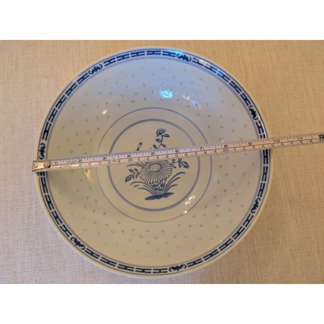 Blue Late 20th Century Blue and White Rice Eye Floral Bowl and Spoon For Sale - Image 8 of 11