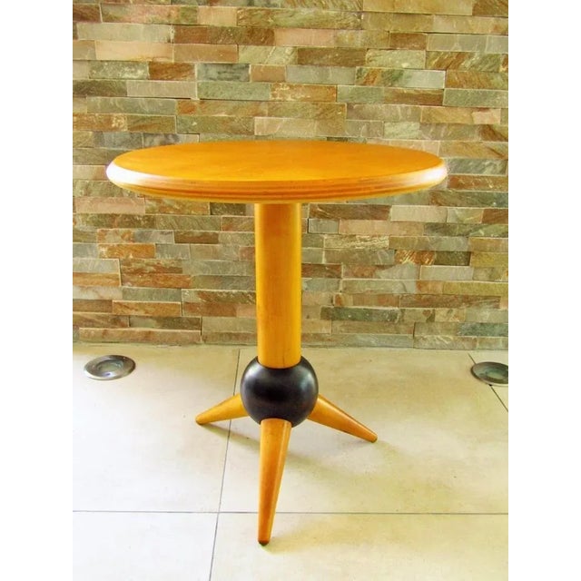 This side table is made of two-tone maple wood.