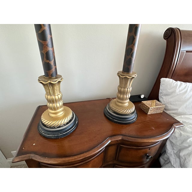 Vintage Transitional Ethan Allen Hand Painted Candlestick Lamps, a Pair For Sale In Chicago - Image 6 of 8