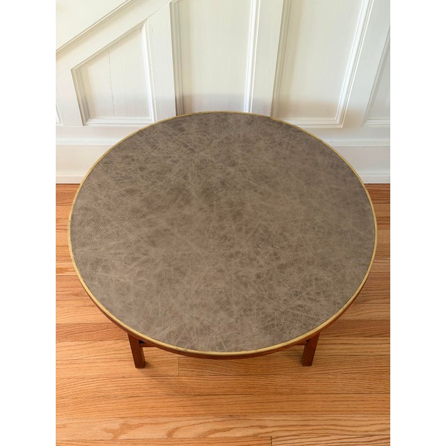 We are very pleased to offer this refined Paul McCobb coffee table, circa 1950s, a timeless example of mid-century modern...