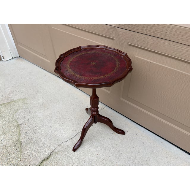 Baker Furniture Company Vintage Georgian Embossed Red Leather Top Mahogany Side Table For Sale - Image 4 of 10