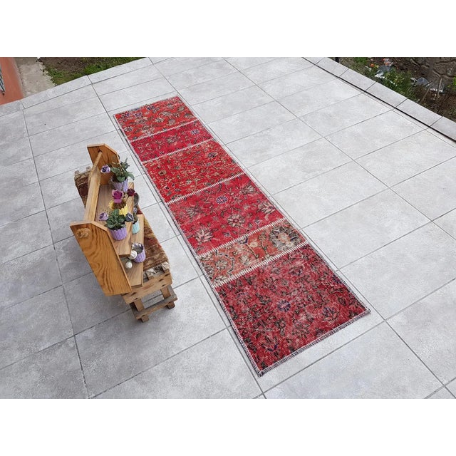 Textile 1960s Anatolian Bohemian Oushak Runner For Sale - Image 7 of 10