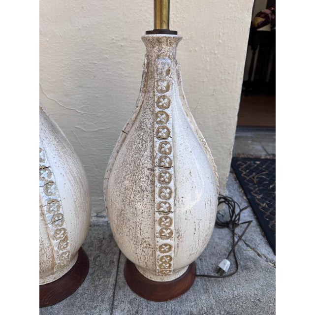Italian Pair of Italian Studio Ceramic Table Lamps With Walnut Bases, C. 1960s For Sale - Image 3 of 12