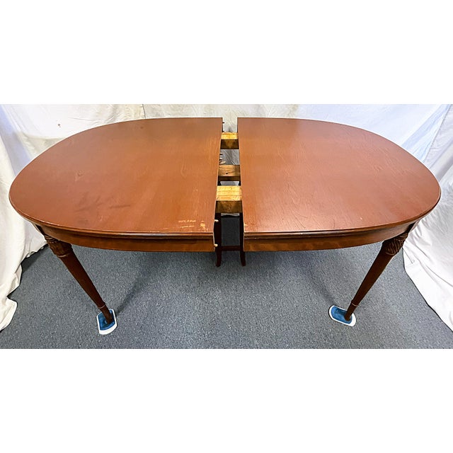 Early 20th Century English Extendable Wood Dining Table With 2 Leaves For Sale - Image 10 of 12