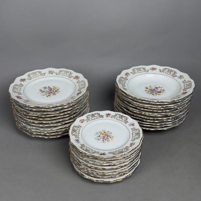 Porcelain Dinnerware Service with Gold Flowers from Bavaria Theresia, 1960s, Set of 39 For Sale - Image 4 of 15