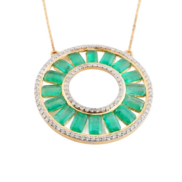 Gemstone Natural Emerald diamond Chain pendant in 18k gold For Sale - Image 7 of 18