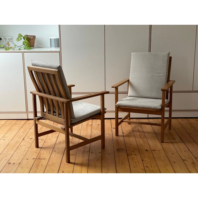 Original 60s! Made in Denmark! Wonderful set of two Danish oak armchairs for your Stuga! Designer: Børge Mogensen....